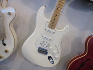 Fender Mexico STANDARD STRATOCASTER HSS 2010