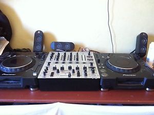 Pair of CDJ1000 mk3 and Behringer DJX 700
