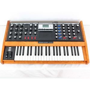 moog Minimoog Mini Voyager Performer Edition Analog Synthesizer Keyboard Mint