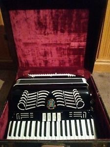 vintage accordion Stradivari accordion beautiful condition wired for amplifier
