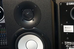 2 (one pair) Yamaha HS7 HS 6.5-inch  Active Powered Studio Monitors
