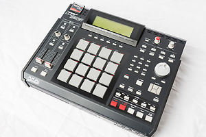 AKAI MPC2500 Beat Production Station
