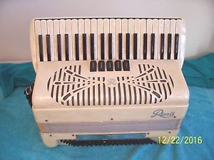 Sonola Rivoli White  Accordion 3/4 reeds accordian in good playing cond. Italy