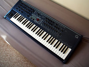 Waldorf Q factory 32 voice model. Near MINT condition. Dark blue. XT, XTK, WAVE.