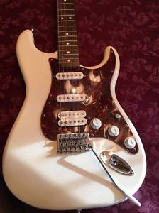 Fender Stratocaster Deluxe Lone Star Electric Guitar Non-Smoking Mint Condition!