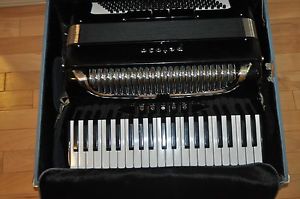 Petosa SM-200 Accordion Accordian SM200 w/CASE MADE IN ITALY "BEAUTIFUL"