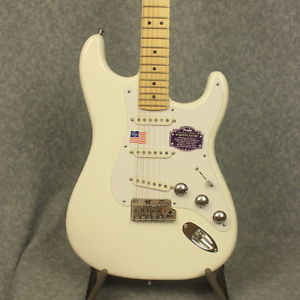 Fender American Deluxe Stratocaster Limited Edition Snow White with Case