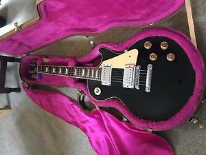 Vintage Gibson Les Paul Standard from 1996 Ebony finish Gibson Hard Case