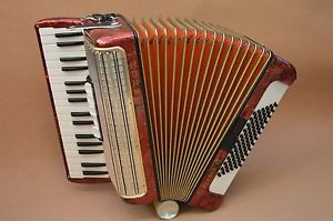 Akkordeon Hohner Concerto III Rot-Perl.mit Koffer.