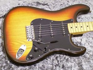 Fender: Electric Guitar Stratocaster '80 USED
