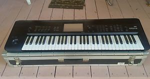 Korg KROME 61-Key whit hard case  and latin samples
