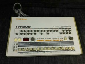 Vintage Roland TR-909 Quintessential Drum Machine Perfect working order 808