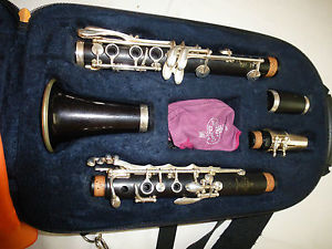 B- Klarinette Buffet Crampon Paris Böhm-System E-13 inkl. Etui (Rucksack)