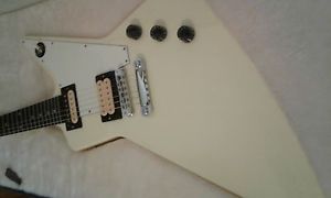 white gibson explorer