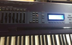 Kurzweil K2600X 76-note Semi-Weighted Synthesizer w/case LOCAL PICKUP ONLY