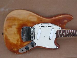1976 FENDER MUSTANG - made in USA - REAL ROAD WORN