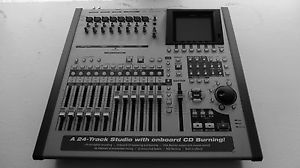 Roland VS-2400 Digital Recording Workstation Mint only used for 3 months.