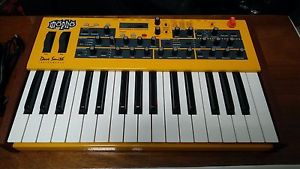 Dave Smith Instruments Mopho Keyboard Synthesizer
