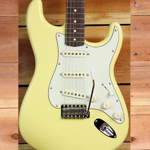 FENDER 2015 CLASSIC PLAYER 60s STRATOCASTER FSR Canary Yellow Mint!
