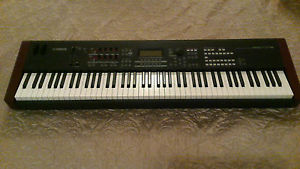 Yamaha MOXF8 Keyboard Synthesizer -- MINT CONDITION, with Road Runner gig bag