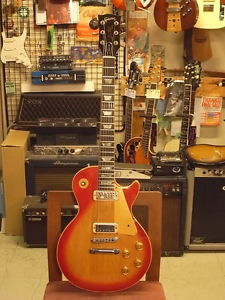 Gibson: Electric Guitar LesPaul Deluxe (1979) USED