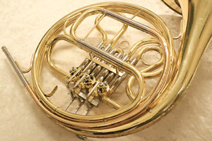 YAMAHA YHR-313 Used Horn  w/ Hard case