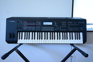 Yamaha MOX6 61-Key Semi-Weighted Music Production Synthesizer Workstation w/ bag