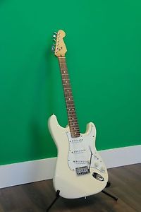 Fender American Standard Stratocaster White USA Electric Guitar with Case