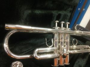 YAMAHA YTR-8335S Used Trumpet  w/ Hard case