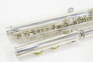 YAMAHA YFL-411 Used Flute  w/ Hard case