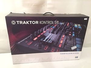 Native Instruments Traktor Kontrol S8 + Traktor Scratch Pro 2 MK2