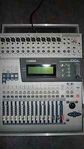 Yamaha 01V 24Kanal Digitalmischpult Perfekter Zustand incl. Proficase!
