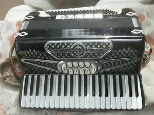 1950's International Lira  Centromatic accordion model 35 in good condition
