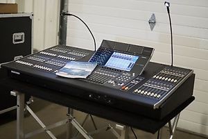 Yamaha M7CL-48 ES Digital Mixing Console