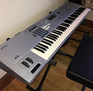 YAMAHA Motif ES7 Synthesizer Keyboard Workstation