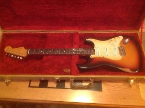 Fender Road Worn 60s Stratocaster 3 Tone Sunburst