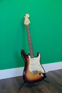 Fender Highway 1 Stratocaster USA in 3-Tone Sunburst Nitro Satin with Case