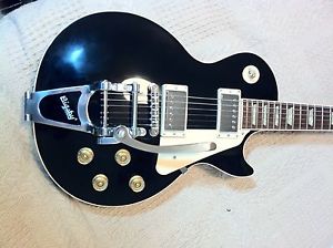 Gibson Les Paul Traditional Bigsby ltd run, in black with hard case