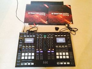 TRAKTOR KONTROL S8 DJ Mixer / Controller DVS inklusive 2 Timecode Vinyl