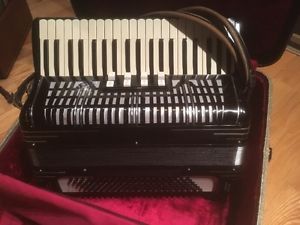 ACE NY (EXCELSIOR NY)  ACCORDION MADE IN USA  SOUNDS TERRIFFIC FULL SIZE