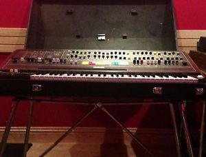yamaha cs80 vintage synthesiser