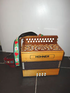 Schönes altes Akkordeon Ziehharmonika - Hohner Atlanta - aus Holz