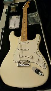 2011 Fender USA Stratocaster Olympic White + original Case, strap and case