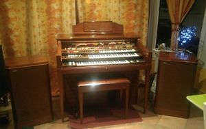 très bel orgue yamaha avec 2 cabinets yamaha tres rare sans prix de réserve