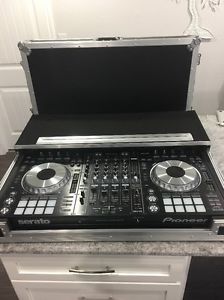 Pioneer DDJ-SZ Professional DJ Controller w/ Rolling  Case