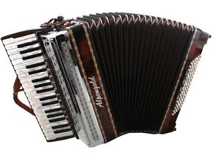 Alpengold Sinova 4/96 CM Wurzelnuss Piano-Akkordeon mit Cassotto, 96 Bass