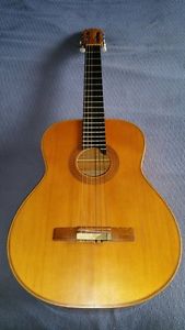 Vintage GOYA G-30 classical guitar - Solid hardwoods throughout.