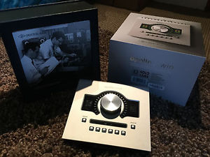 Universal Audio Apollo Twin Solo with 17 plugins