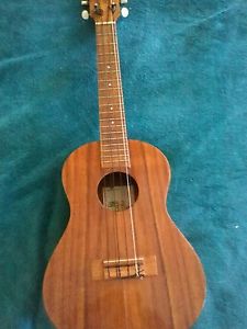 Rare Vintage 70's Koa Kamaka "Liliu" 6-string ukulele