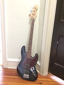 New, played once. Fender Deluxe Active Jazz Bass Black Rosewood Fretboard 4 stri